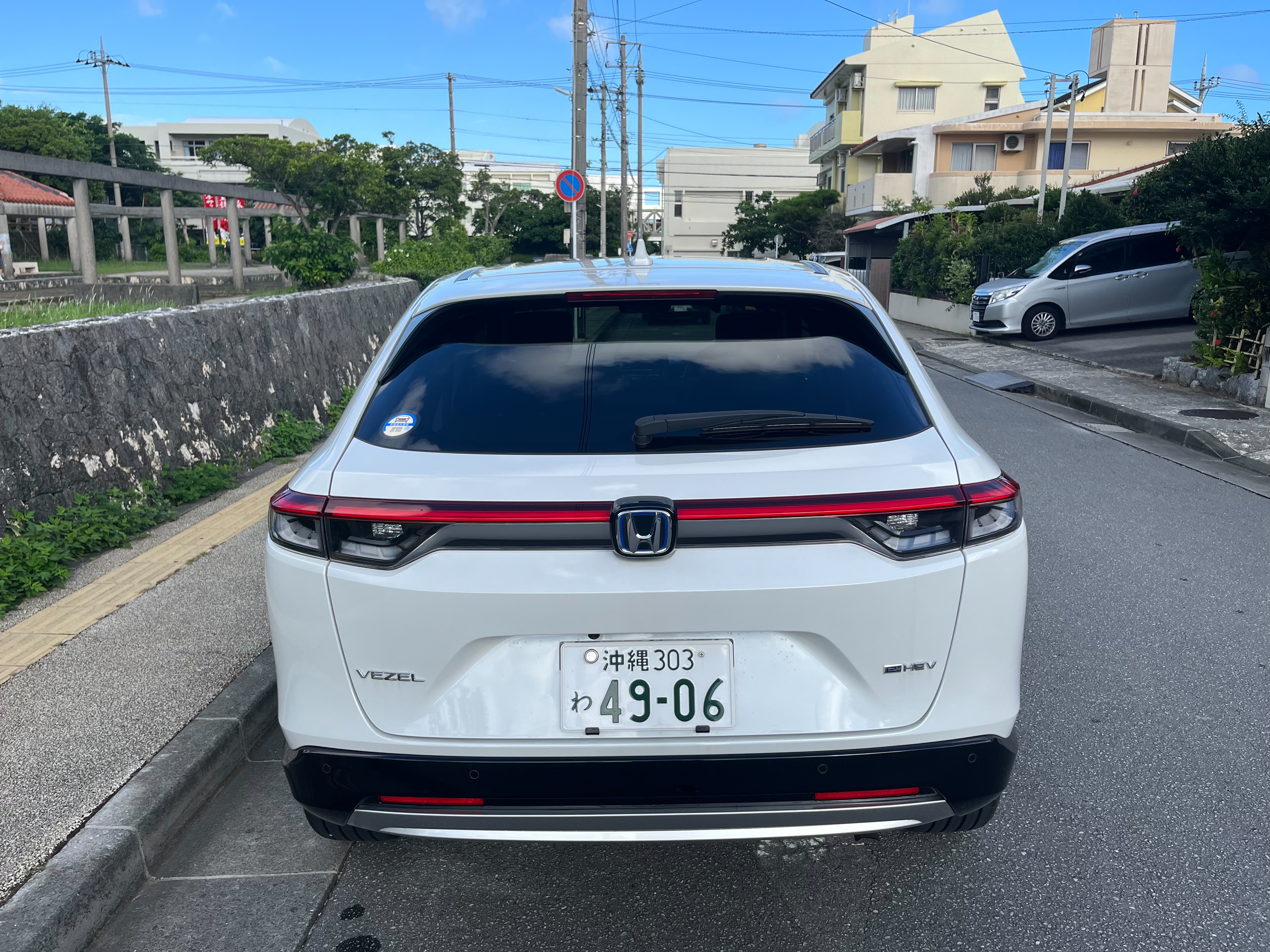 ヴェゼルの後ろの写真